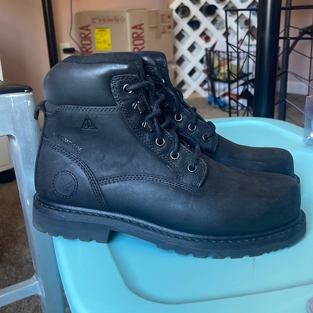 Women’s composite toe boots